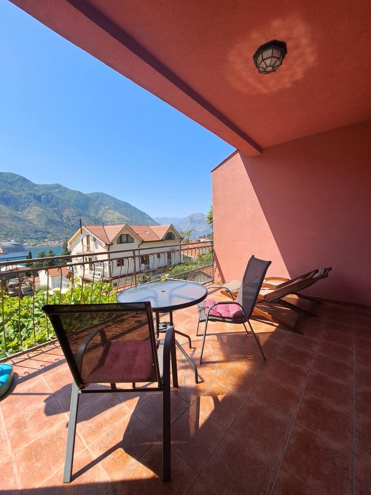 Apartments Lazarevic Kotor Habitación foto